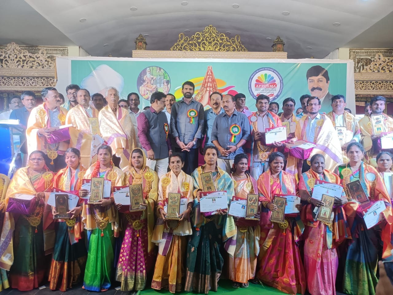 ప్రయివేటు ఉపాధ్యాయులకు సహకారం