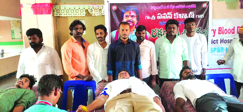 ఘనంగా పవన్‌ కళ్యాణ్‌ జన్మదిన వేడుకలు