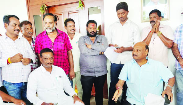 అయ్యన్న ఇంట కోలాహలం