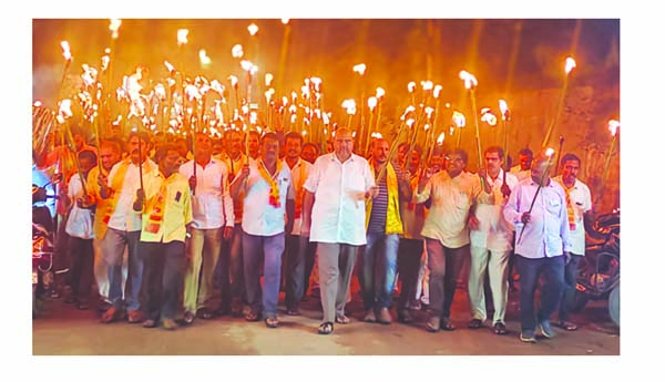 కొనసాగుతున్న రిలే నిరాహారదీక్షలు