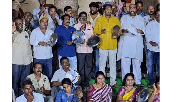 జిల్లా టిడిపి కార్యాలయంలో నిరసన తెలుపుతున్న టిడిపి, జనసేన నాయకులు