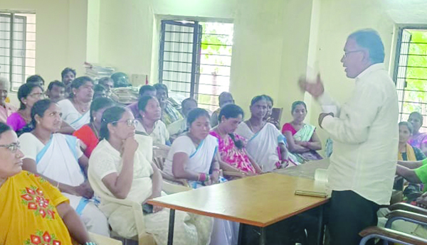 హక్కులను హరిస్తున్న పాలకులు