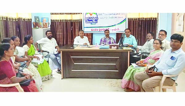 జగనన్న ఆరోగ్య సురక్షపై సమీక్ష