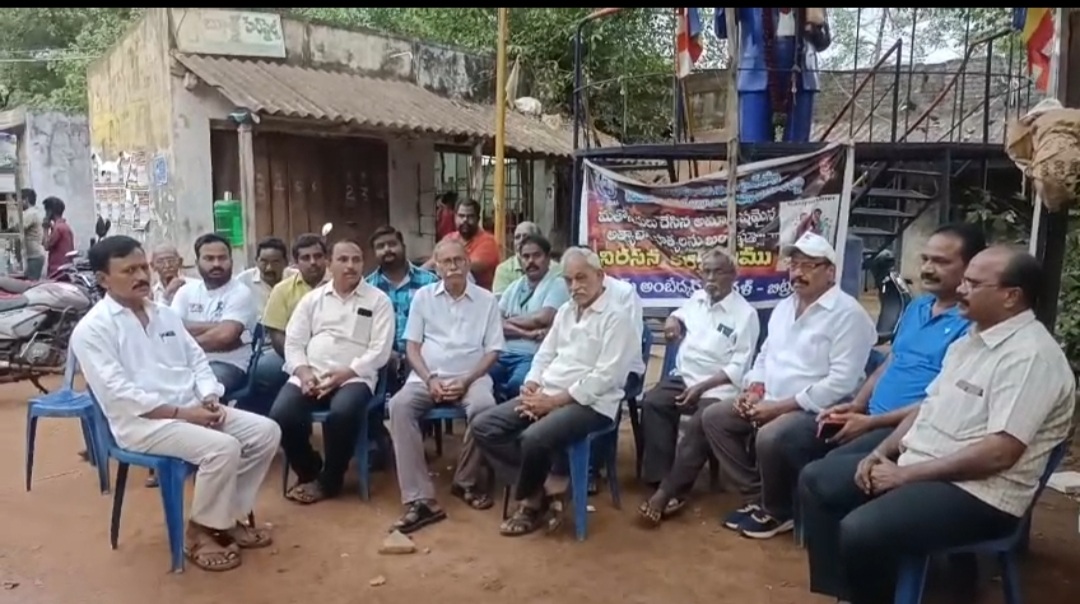 రిజర్వేషన్‌ కౌంటర్‌ తీసేయడం దారుణం