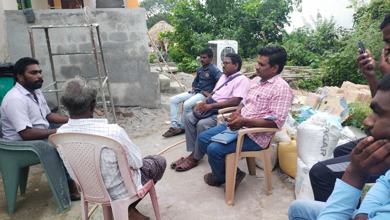 అరుగుపై కూర్చున్నందుకు దూషణ, దాడి