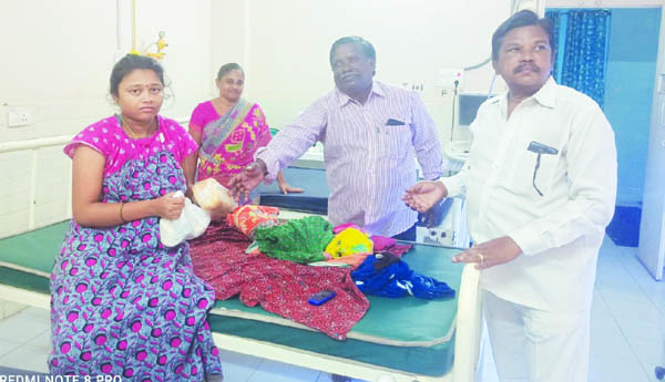 పండ్లు పంపిణీ