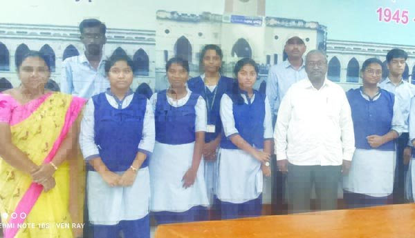 వ్యవసాయ విద్యార్థులకు డ్రోన్‌ పైలెట్‌ శిక్షణ