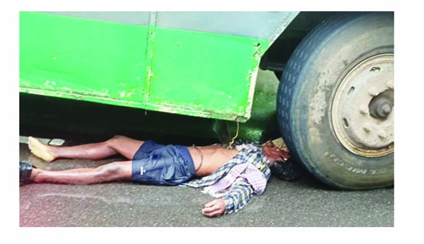 రోడ్డు ప్రమాదంలో గిరిజనుడు మృతి