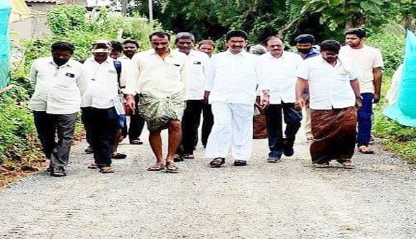 Laying-of-cement-road