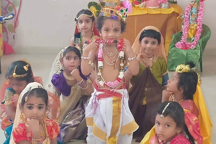 ఆకట్టుకున్న వేడుకలు