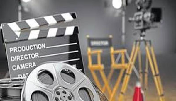 From-behind-the-curtain-to-the-curtain