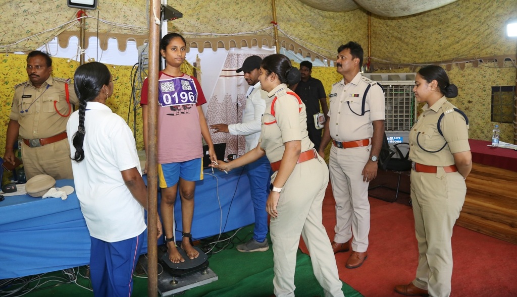 మహిళా అభ్యర్థులకు దేహదారుఢ్య పరీక్షలు