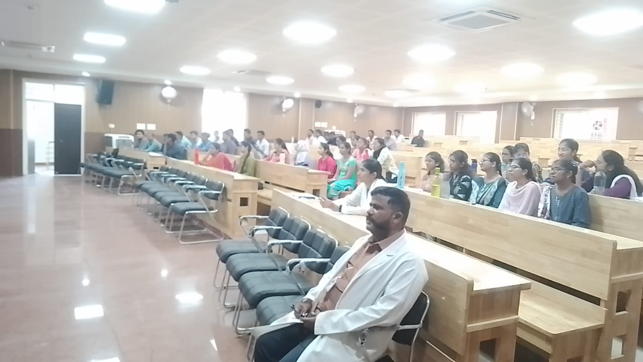 తరగతులకు హాజరైన విద్యార్థులు