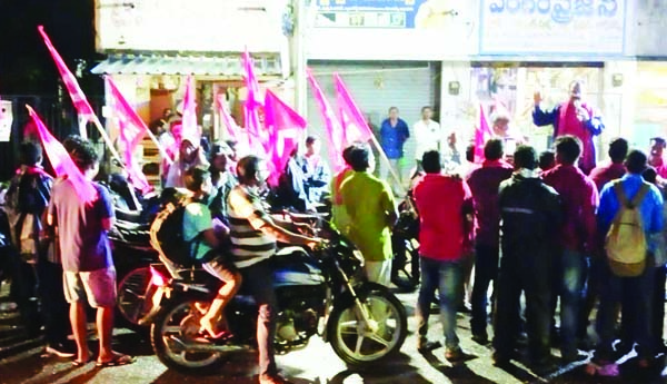 ఉక్కును ప్రైవేటీకరిస్తే ఊరుకునేది లేదు