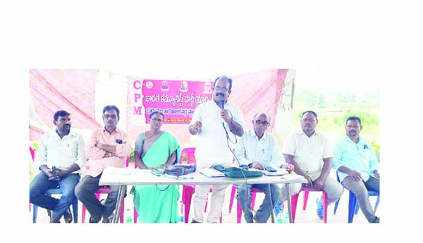 ఎర్రజెండాతోనే గిరిజనాభివృద్ధి