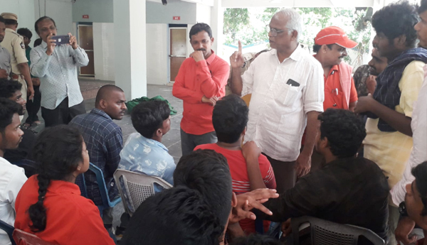 cpm-leader-meet-arrested-students-in-one-town