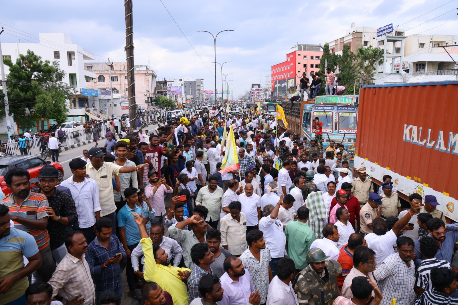 అడకత్తెరలో అధికారులు!