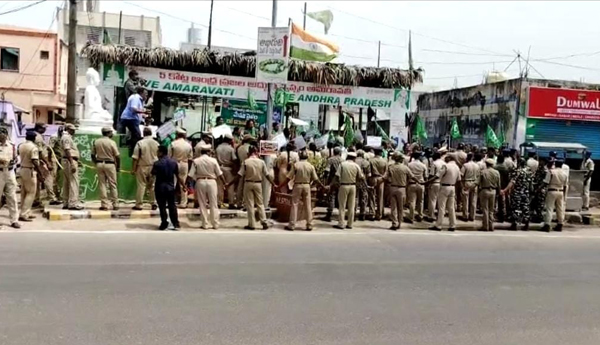 Slogans-against-the-CM-at-farmers-initiation-camp-in-Amaravati