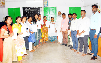 నియామకపత్రాలు అందుకున్న అభ్యర్థులు