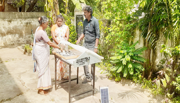 Training-on-dry-fish-preparation-with-solar-mission