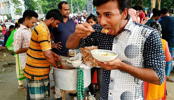 నిలబడి తింటున్నారా?.. ఆరోగ్యానికి ఎంతో ప్రమాదం