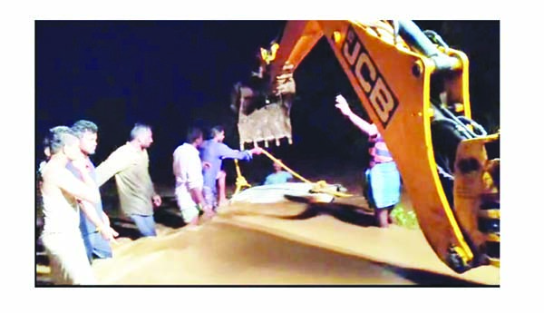 తప్పిన పెనుముప్పు...