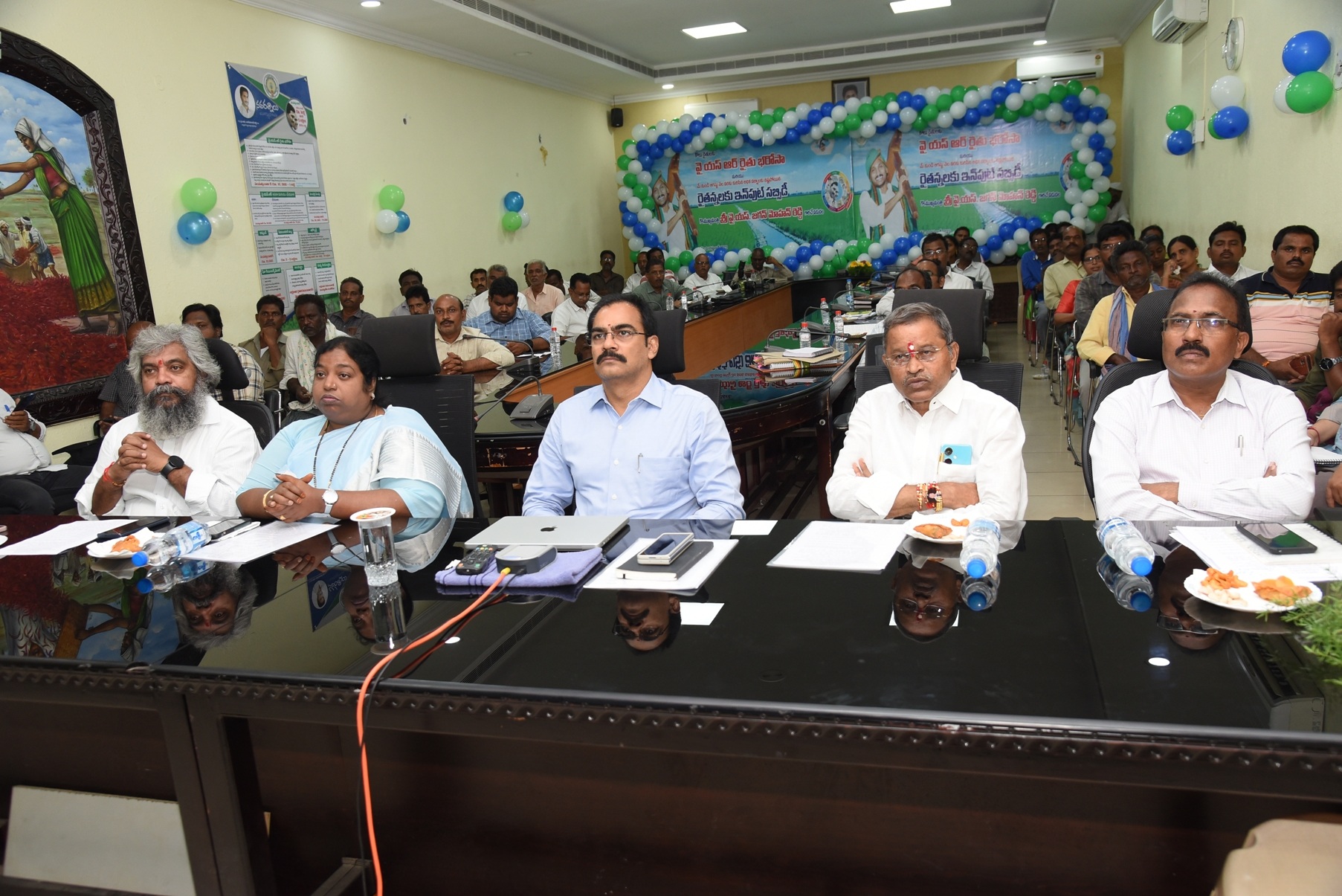 గుంటూరులో 6,987 మంది, పల్నాడులో 18,747 మందికి రైతు భరోసా