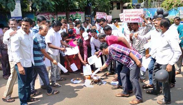 జిపిఎస్‌ పై పెల్లుబుకిన నిరసన