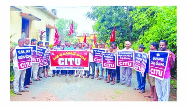 ఆటో డ్రైవర్లపై కేసులు రద్దు చేయాలి