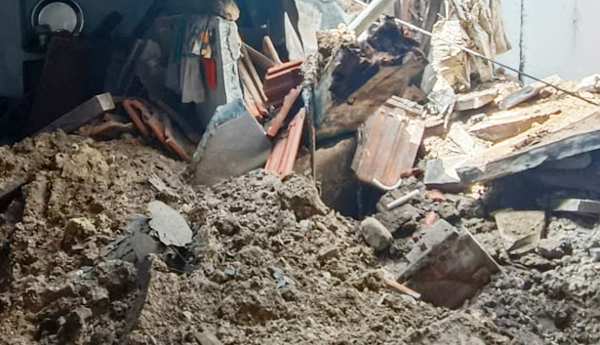 house-collapse-by-rains