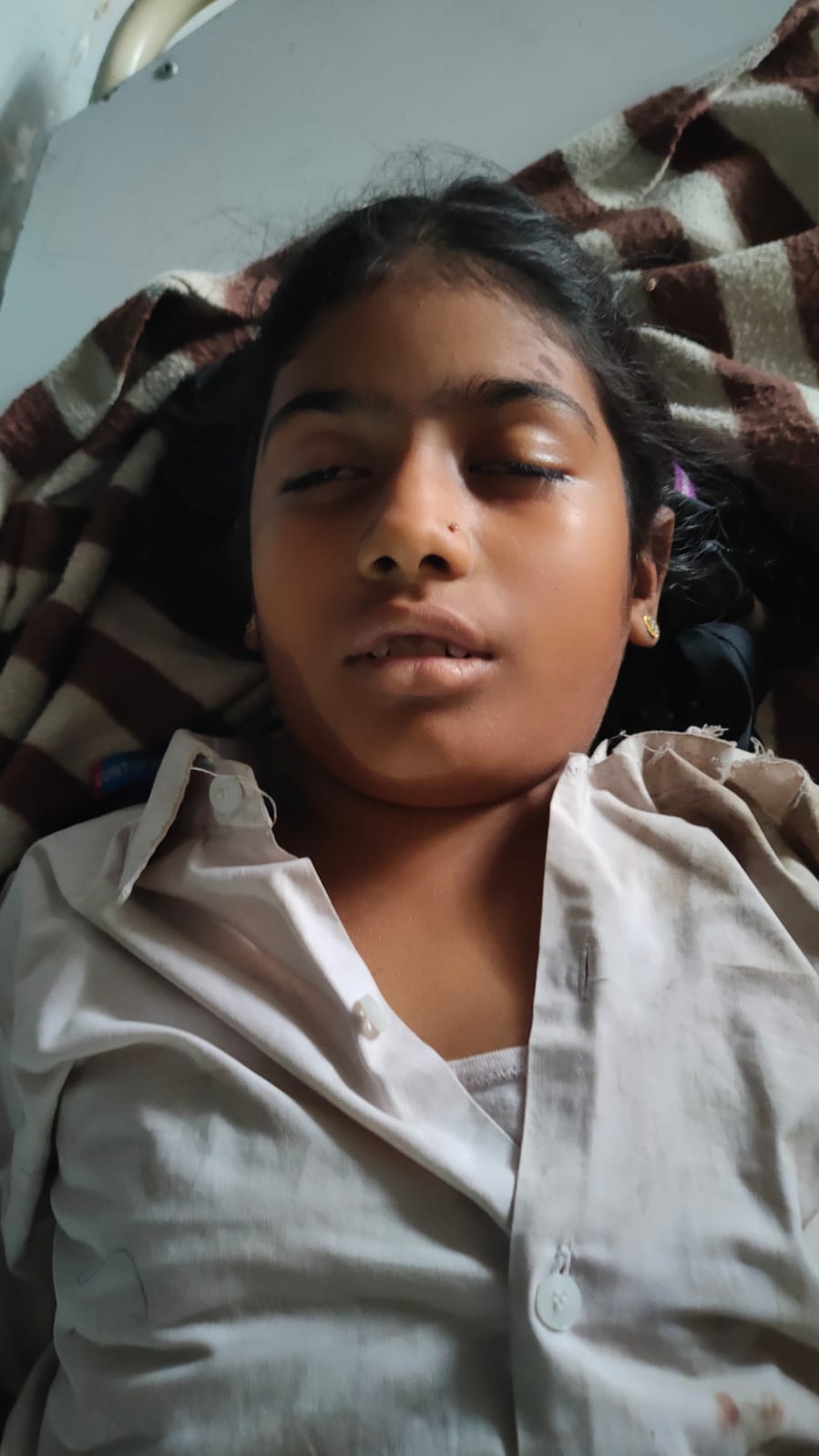 ఆటో బోల్తా - విద్యార్థి మృతి