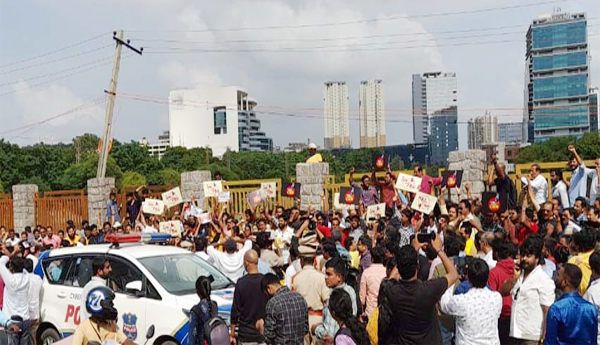 Car-rally-of-IT-employees-in-Hyderabad-today