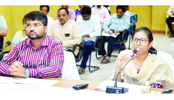 లక్ష్యాలను చేరకపోతే చర్యలు : కలెక్టర్‌