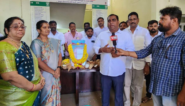 Joshua's-birthday-is-celebrated-in-the-library