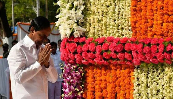 /CM-KCR-paid-tribute-to-the-martyrs