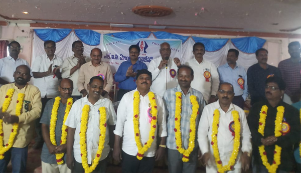 The-election-of-the-new-committee-of-LIC-agents-was-unanimous