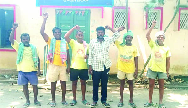 సమస్యలపై ముఠా కార్మికుల నిరసన