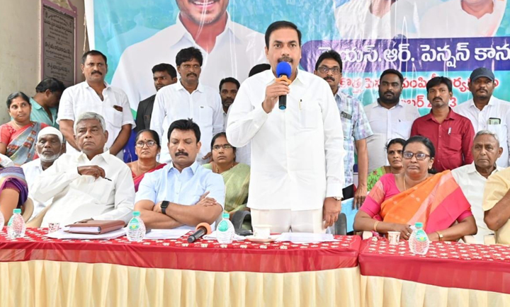 సర్వేపల్లిలో 40,691 మందికి పింఛన్లు