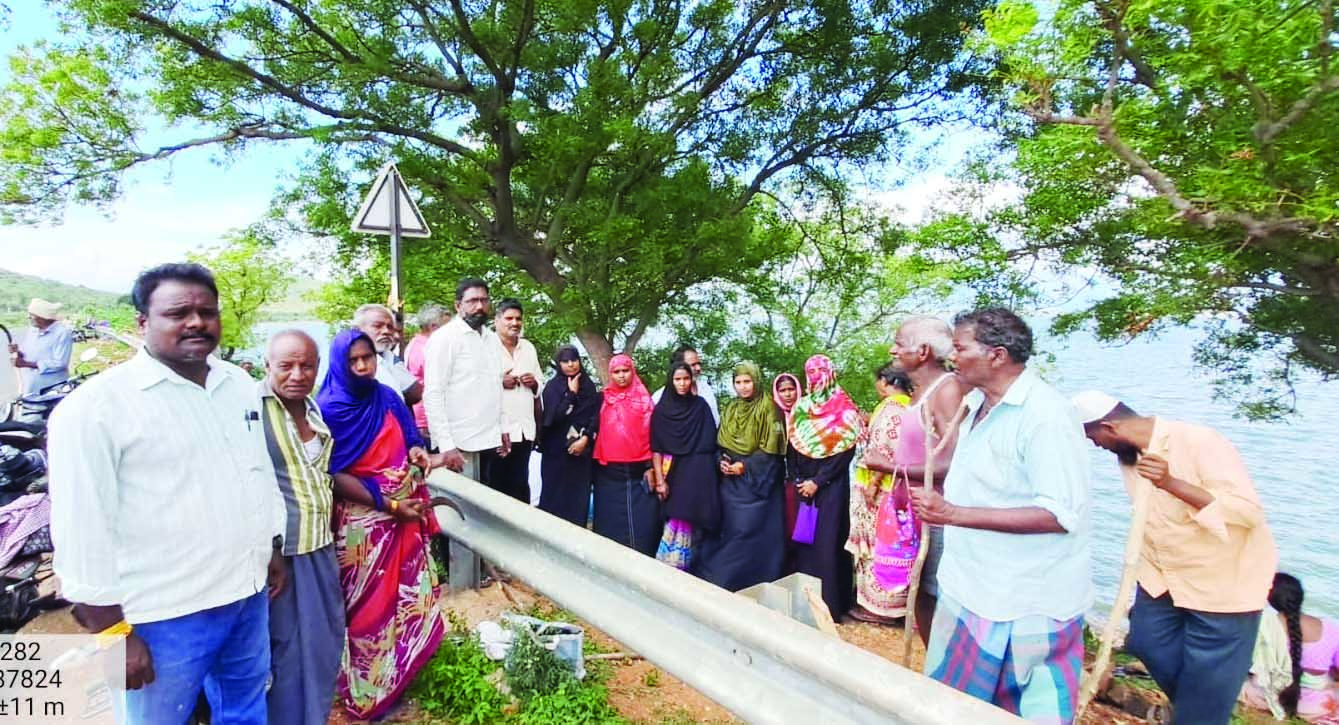 'ఉపాధి' పనులు పరిశీలన