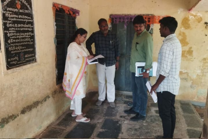 ఆరోగ్య కేంద్రంలో తనిఖీ