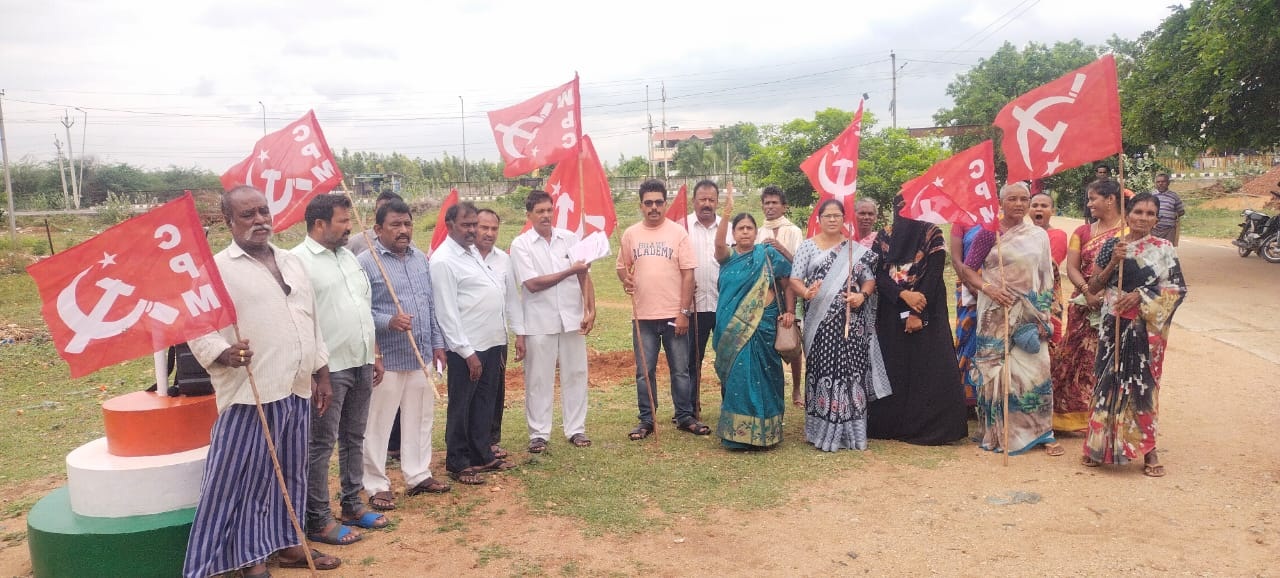 నిత్యావసర ధరలు తగ్గించాలి : సిపిఎం
