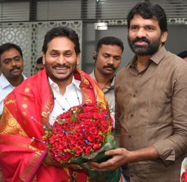 సిఎంను కలిసిన ఎంఎల్‌సి 'పర్వతరెడ్డి'