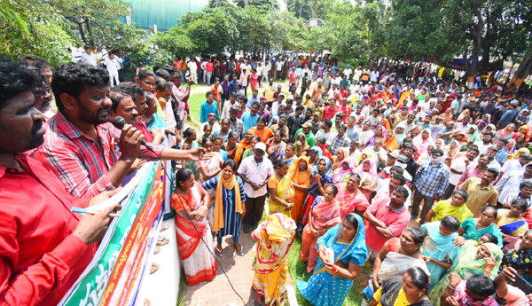 municipal-workers-protest-in-visakha-promise