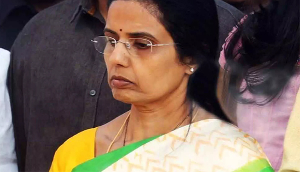 Bhuvaneswari-is-visited-by-many-people