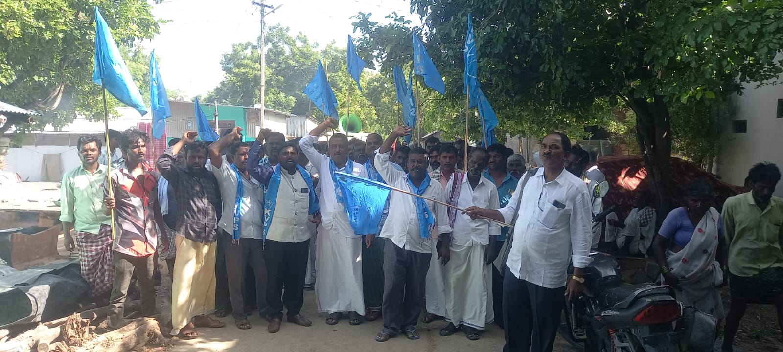 మాట్లాడుతున్న కెవిపియాస్‌ జిల్లా అధ్యక్షులు దేవ సహాయం