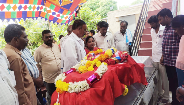 CPM-senior-leaders-pay-tribute-to-Ramachandra-Reddy