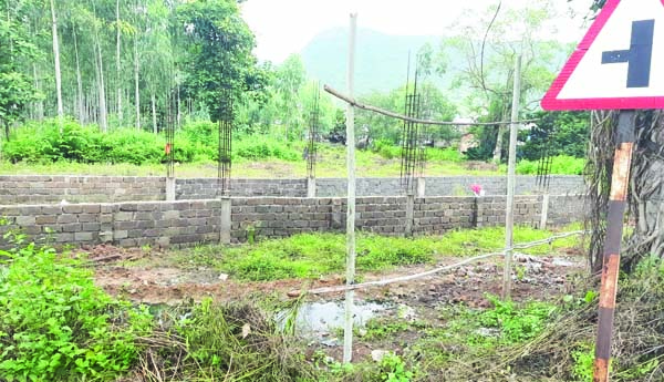 ప్రభుత్వ స్థలాల్లో అక్రమ నిర్మాణాలు