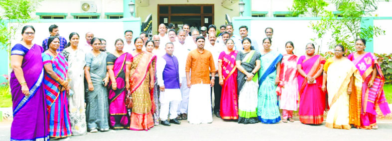 నెలలో తొలి సోమవారం చేనేత వస్త్రధారణ