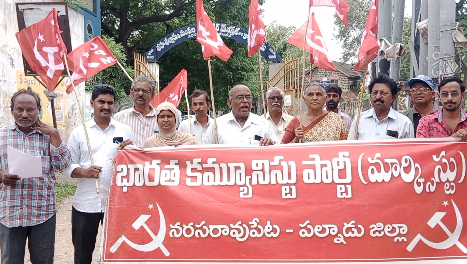 ప్రభుత్వాల విధానాల వల్లే ప్రజలపై భారాలు