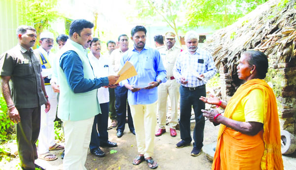 ఓట్ల తొలగింపుపై విచారణ జరపాలి: కలెక్టర్‌